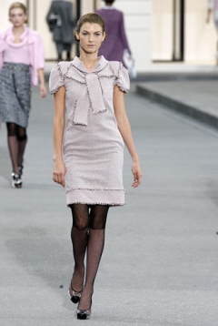 B_111223108205chanel-ss09w044.jpg