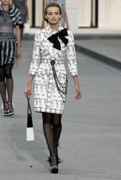 B_131223108205chanel-ss09w052.jpg