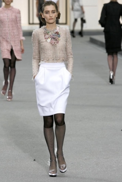 B_191223108206chanel-ss09w076.jpg