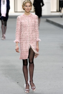 B_201223108206chanel-ss09w080.jpg