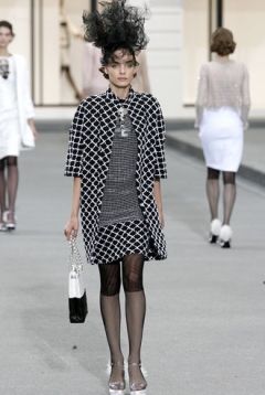 B_221223108207chanel-ss09w086.jpg