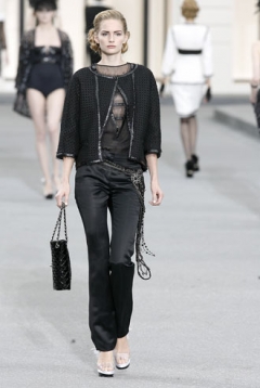 B_291223108208chanel-ss09w116.jpg