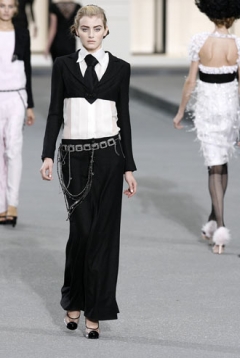 B_541223108212chanel-ss09w218.jpg