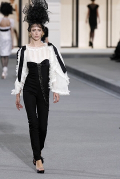 B_561223108212chanel-ss09w224.jpg