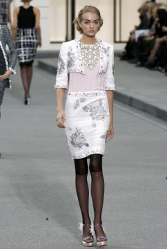 B_61223108204chanel-ss09w023.jpg