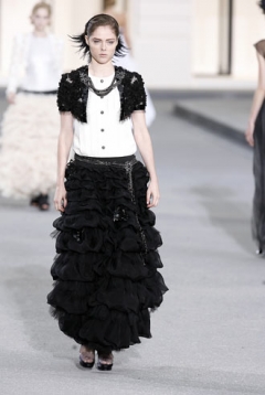 B_641223108213chanel-ss09w261.jpg